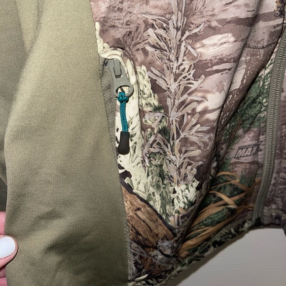 Cabela’s womans camo zip up - Size small - Picture 6 of 8